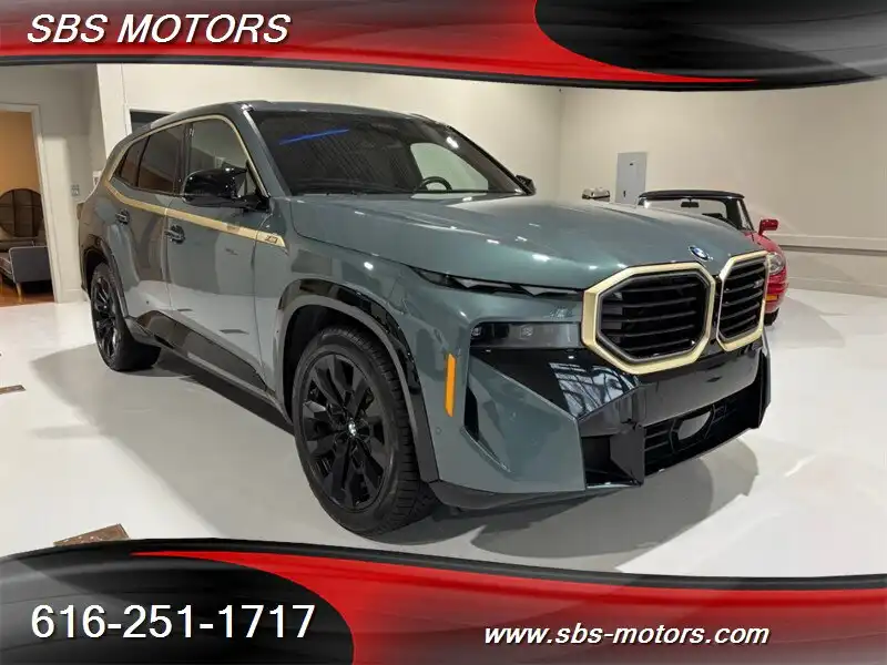 2023 BMW XM Base's photo