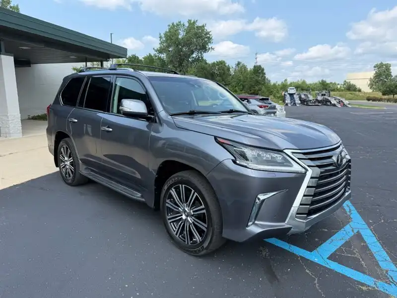 2018 Lexus LX 600 570 THREE-ROW's photo