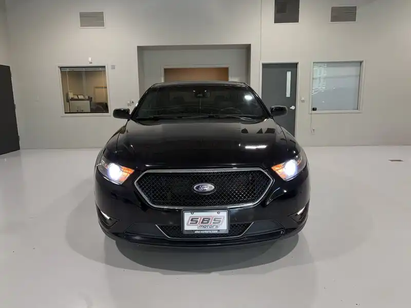 2016 Ford Taurus SHO AWD's photo