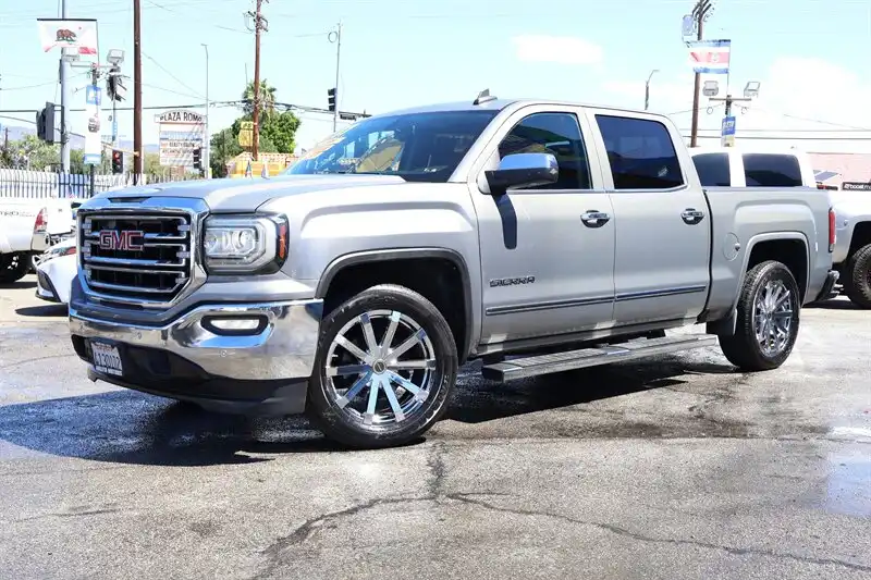 2017 GMC Sierra SLT 2WD Crew Cab Short Box's photo