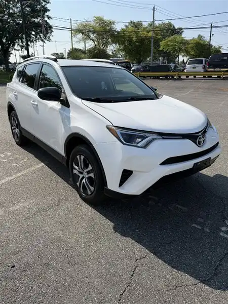 2016 Toyota RAV4 LE AWD's photo