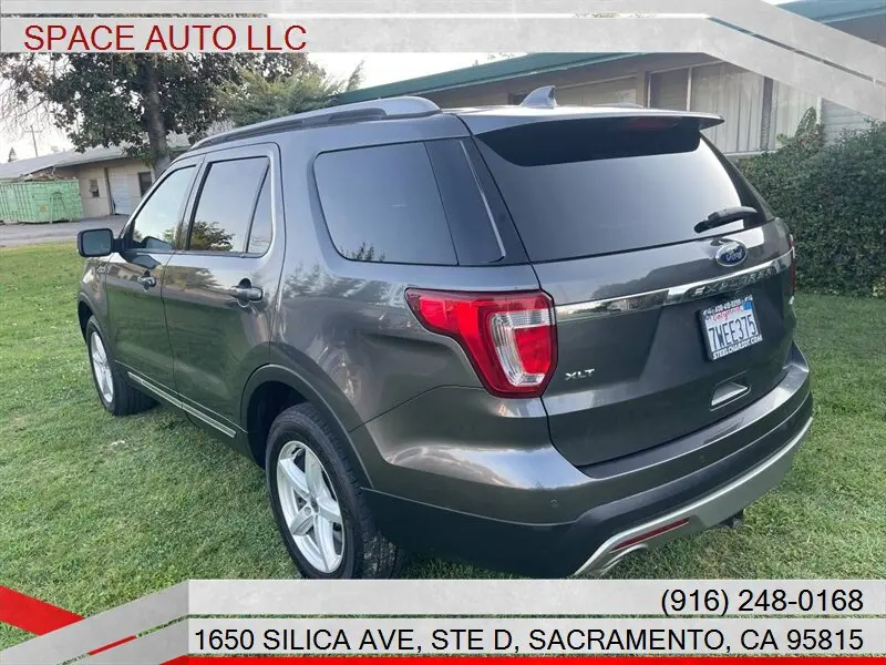2017 Ford Explorer XLT 4WD photo 5