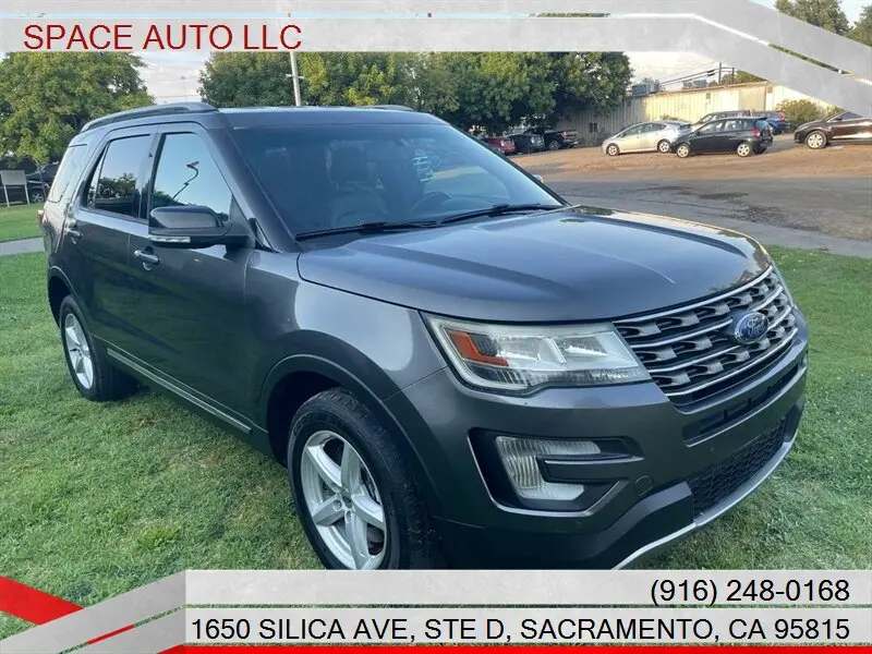 2017 Ford Explorer XLT 4WD photo 3