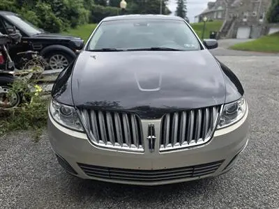 2012 Lincoln MKS AWD photo 2