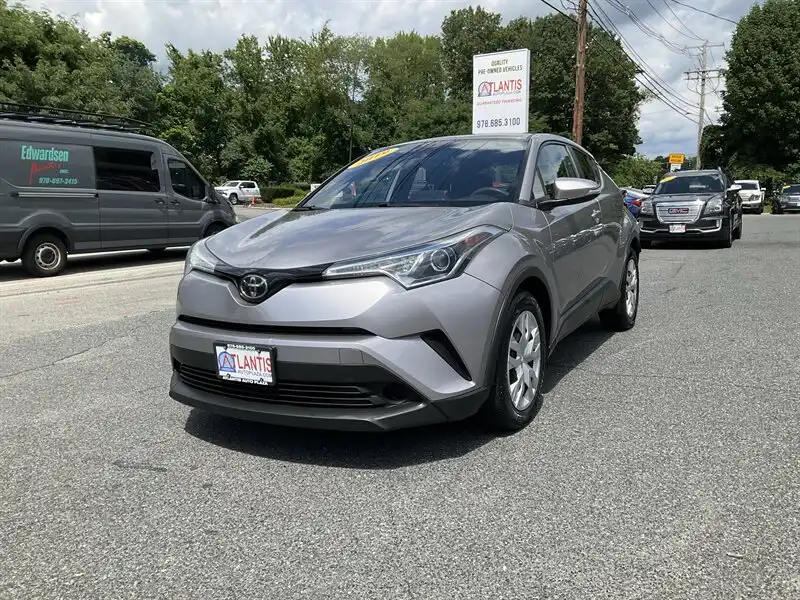 2019 Toyota C-HR LE's photo