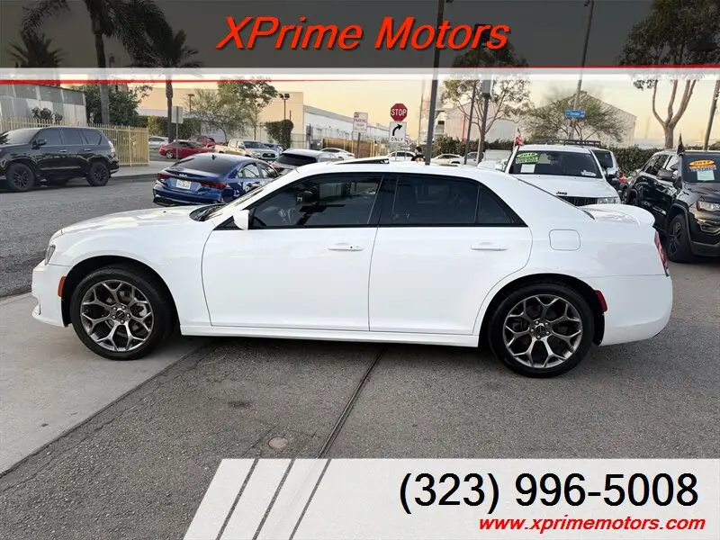 2017 Chrysler 300 S photo 4
