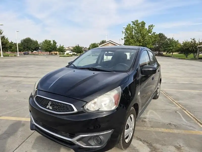 2017 Mitsubishi Mirage ES's photo