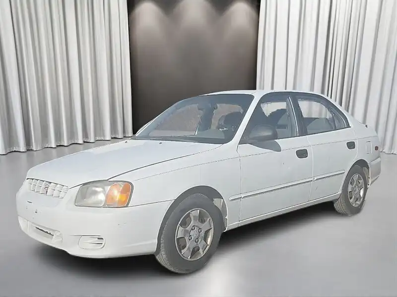 2002 Hyundai Accent GL's photo