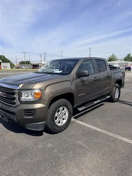 2017 GMC Canyon 2WD Base Crew Cab Short Box's photo