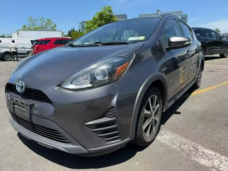 2019 Toyota Prius c L's photo