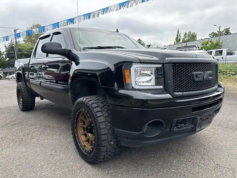 2008 GMC Sierra 4WD Crew Cab Short Box's photo