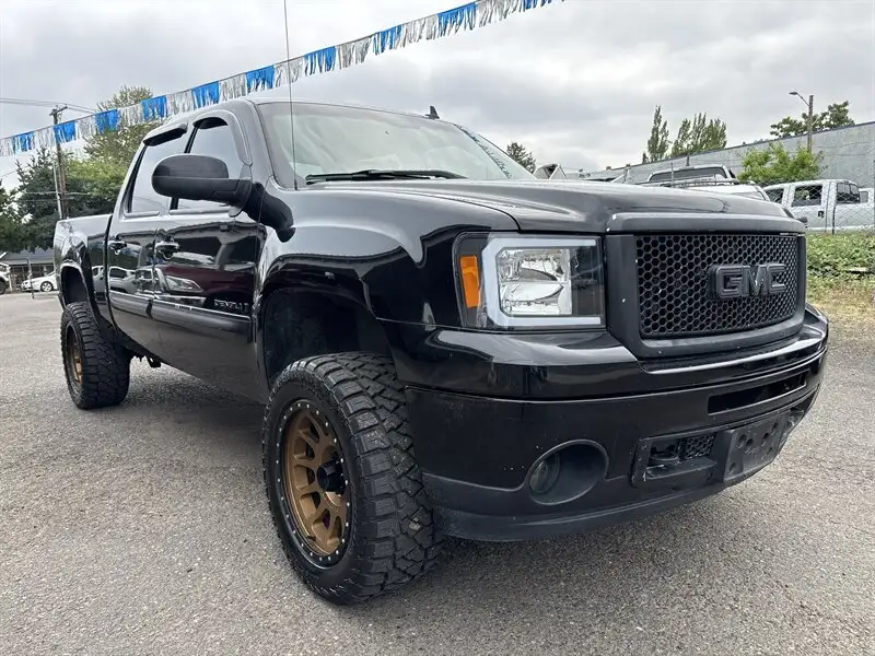 2008 GMC Sierra 4WD Crew Cab Short Box's photo
