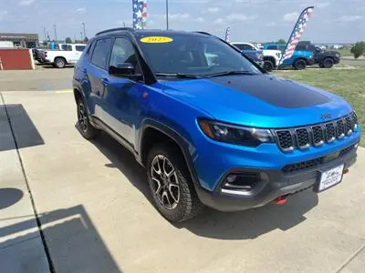 2025 Jeep Compass Trailhawk 4X4 photo 3