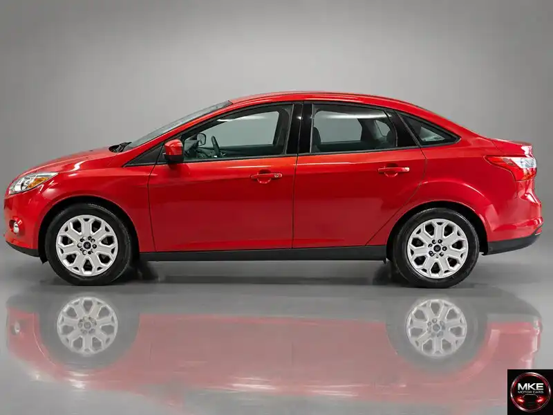 2012 Ford Focus SE Sedan's photo