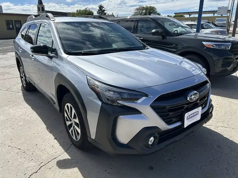 2025 Subaru Outback Premium's photo