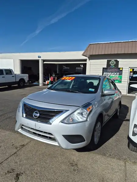 2017 Nissan Versa 1.6 SV CVT's photo