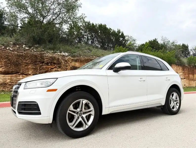2019 Audi Q5 2.0T Premium quattro S tronic's photo