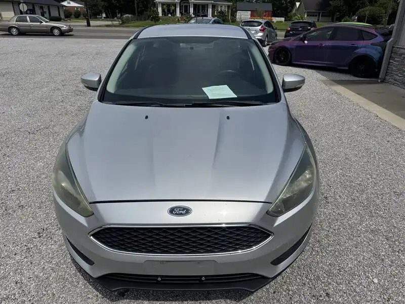 2016 Ford Focus SE Hatchback 5-Door's photo