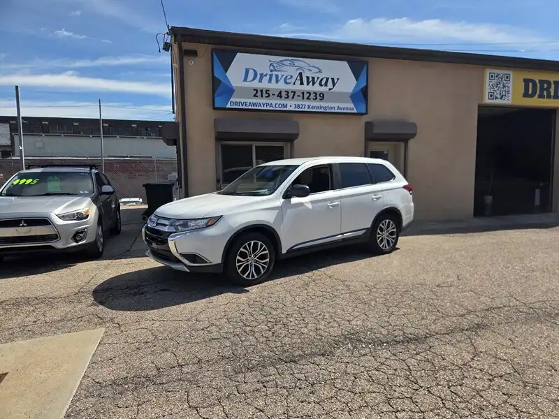 2016 Mitsubishi Outlander ES S-AWC's photo