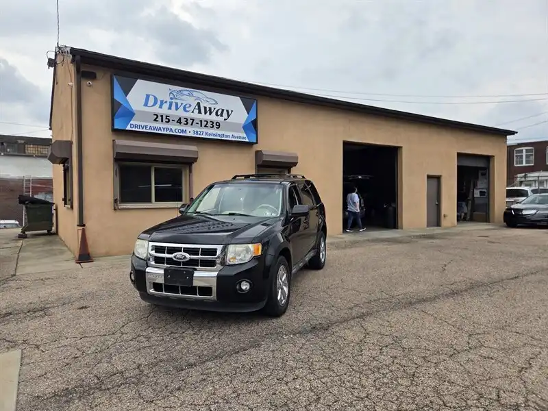 2010 Ford Escape Limited 4WD's photo