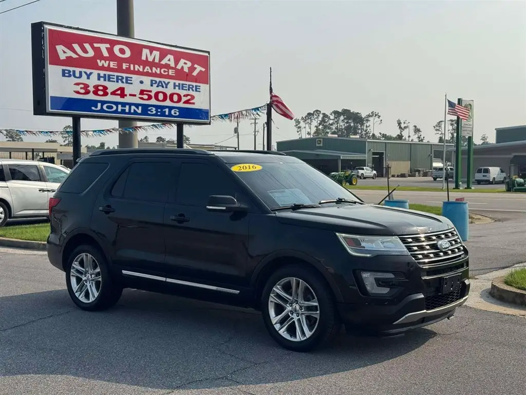 2016 Ford Explorer XLT 4WD photo 1