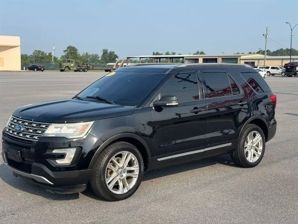 2016 Ford Explorer XLT 4WD photo 3