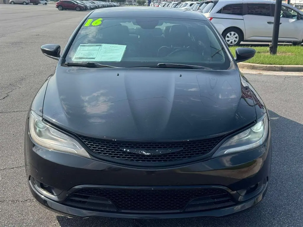 2016 Chrysler 200 S AWD photo 3