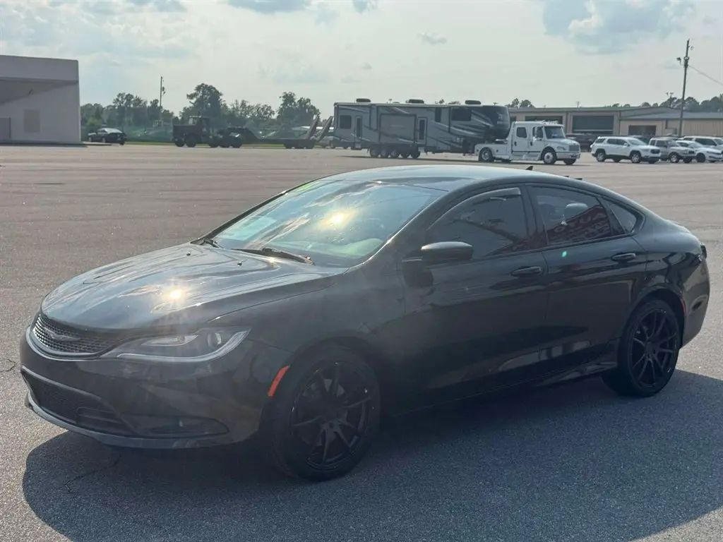 2016 Chrysler 200 S AWD photo 4