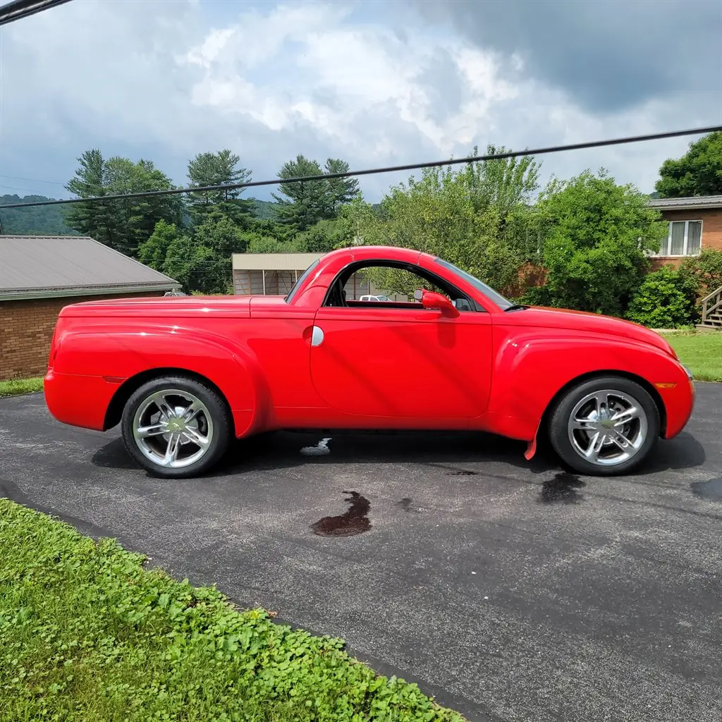 2005 Chevrolet SSR LS photo 5