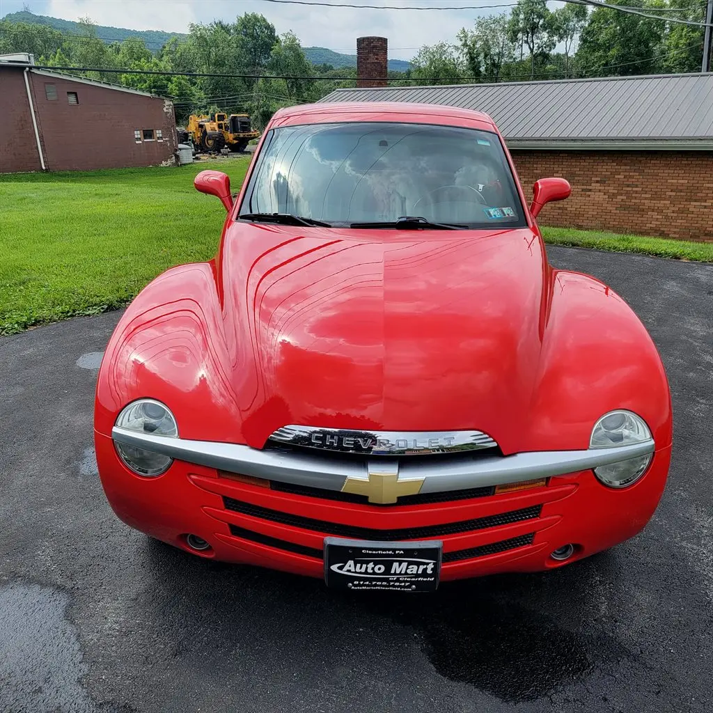 2005 Chevrolet SSR LS photo 3