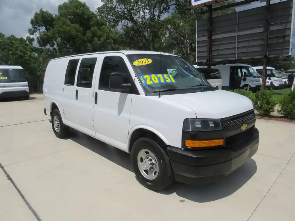 2023 Chevrolet Express 2500 Work Van HD's photo