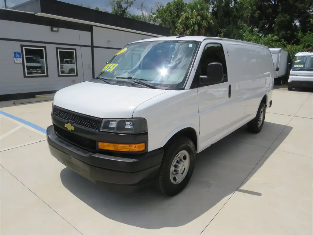 2023 Chevrolet Express 2500 Work Van HD photo 3