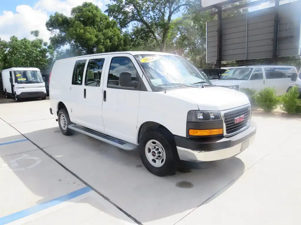 2024 GMC Savana 2500's photo