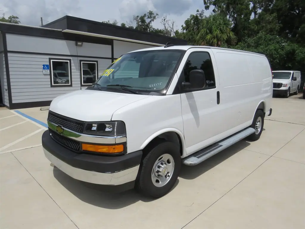 2025 Chevrolet Express Work Van HD 2500 photo 3