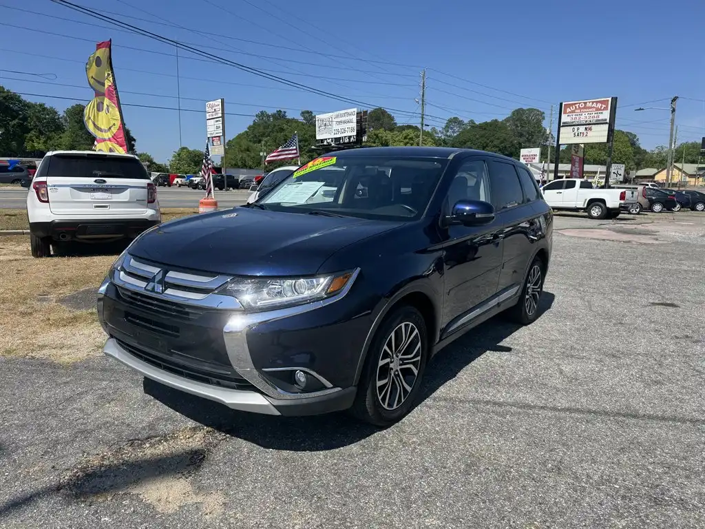 2016 Mitsubishi Outlander SE FWD's photo