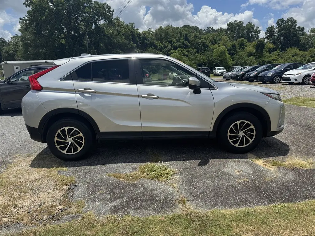 2020 Mitsubishi Eclipse Cross ES 2WD photo 3