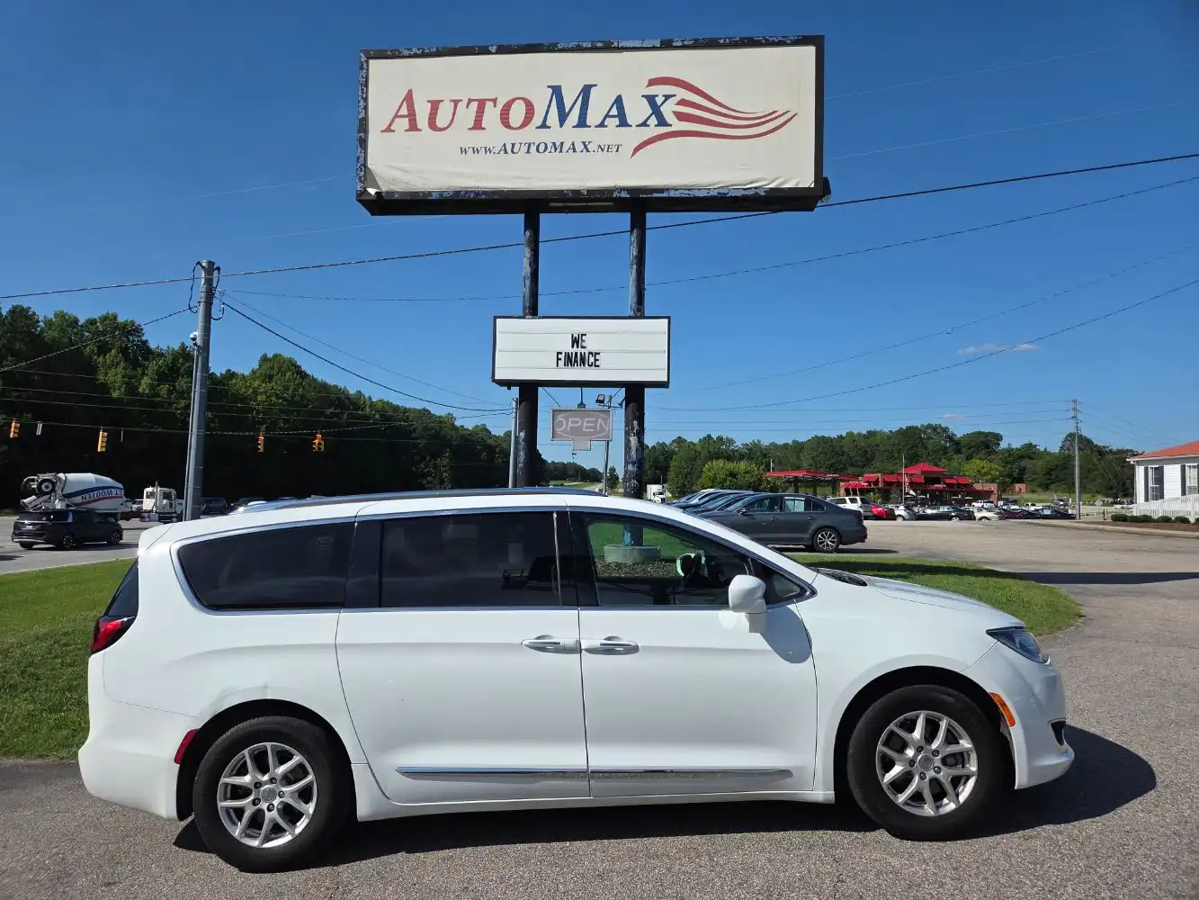 2020 Chrysler Pacifica Touring L's photo
