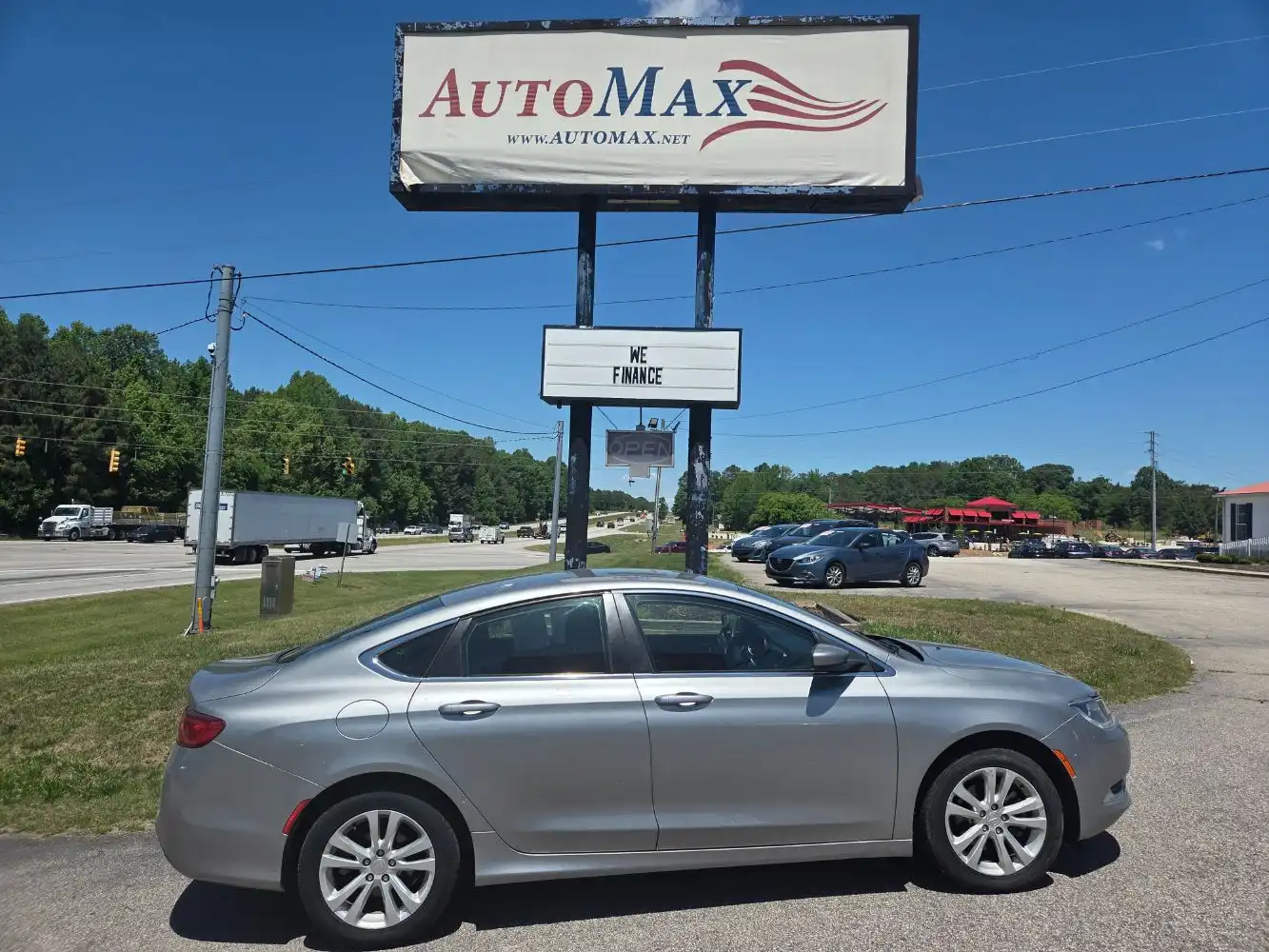 2015 Chrysler 200 Limited's photo