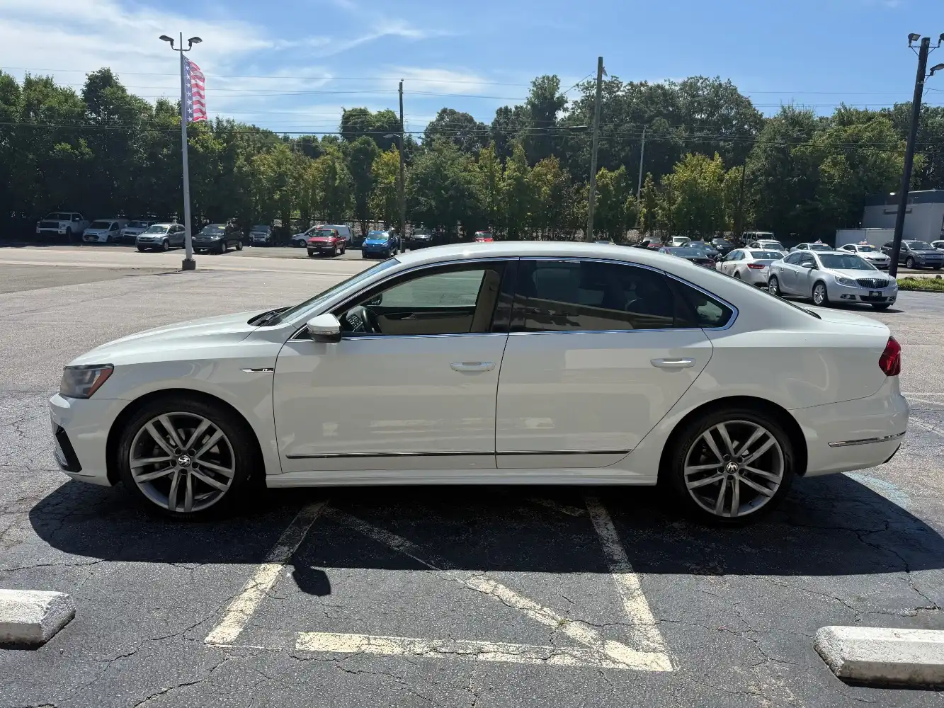 2017 Volkswagen Passat 1.8T R-Line w/ Comfort Pkg. Auto's photo