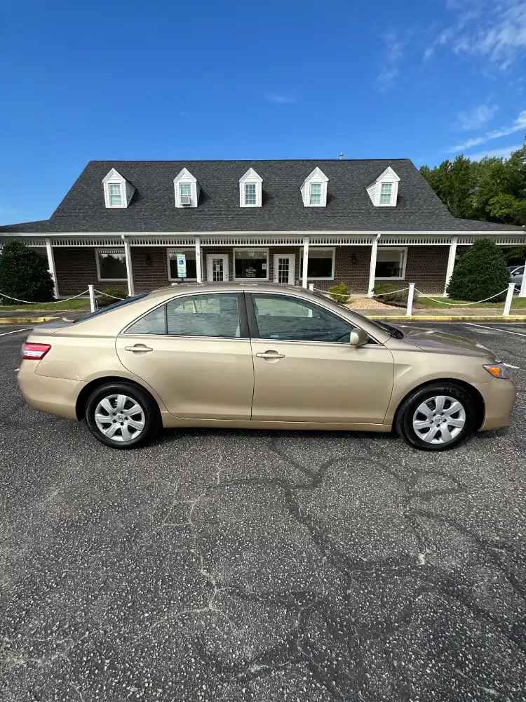 2011 Toyota Camry 2.5 Auto LE's photo