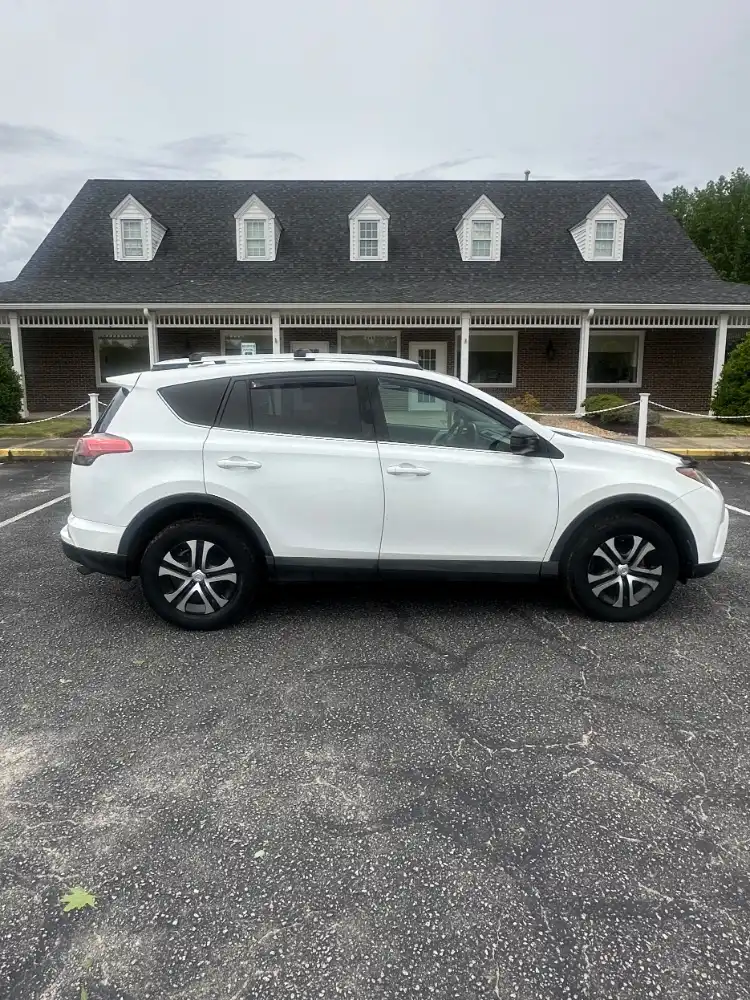 2016 Toyota RAV4 LE AWD's photo