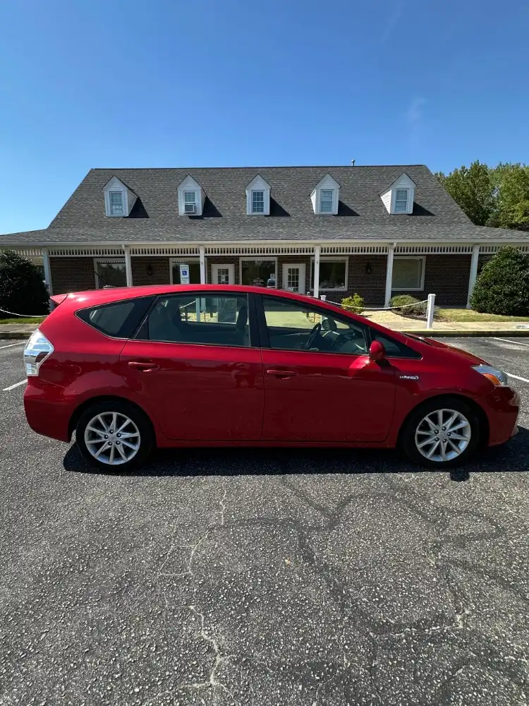 2012 Toyota Prius v Five's photo