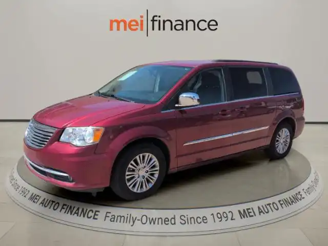 2015 Chrysler Town & Country Touring-L's photo