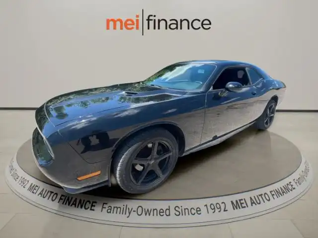 2014 Dodge Challenger SXT's photo