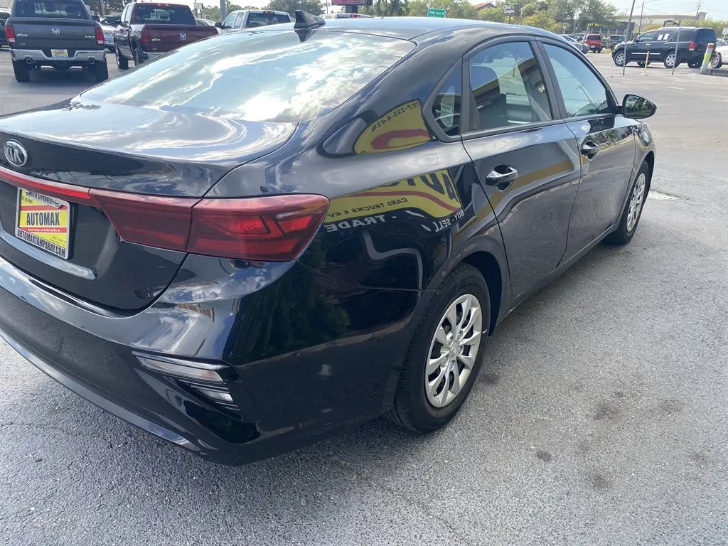 2019 Kia Forte FE AT photo 5