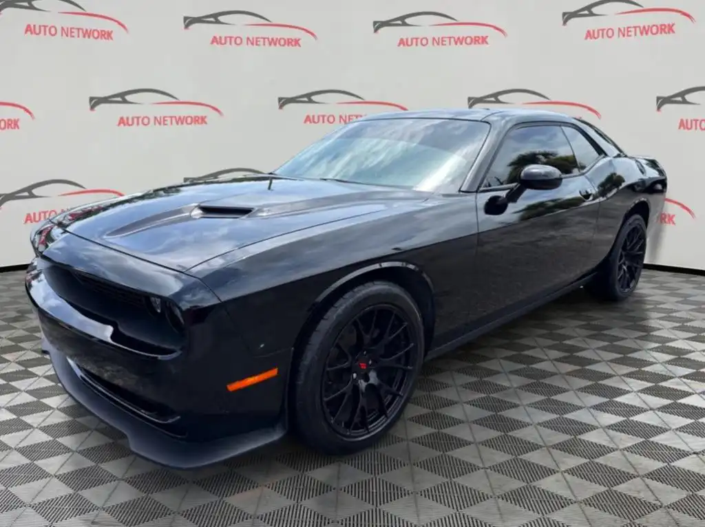 2019 Dodge Challenger SXT Auto's photo