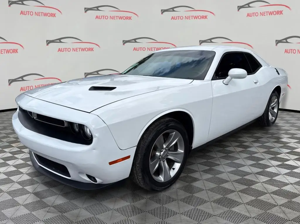 2018 Dodge Challenger SXT photo 1