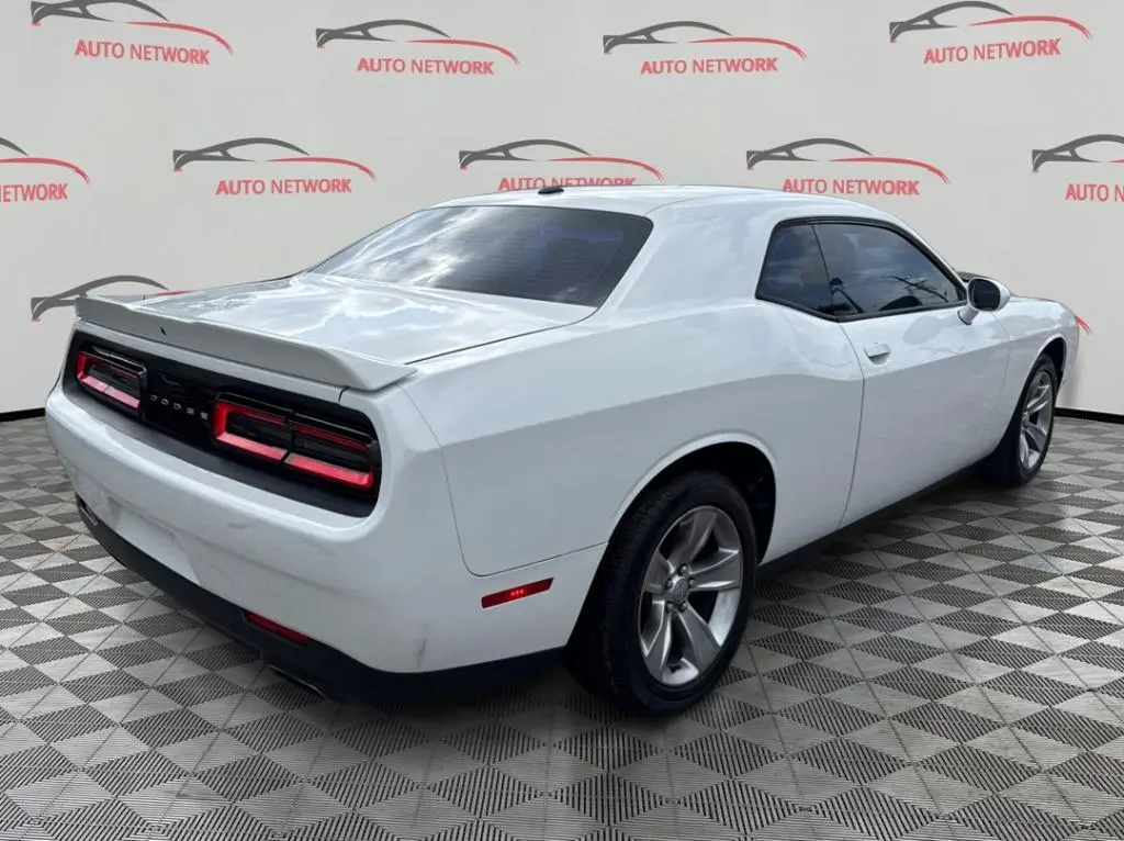 2018 Dodge Challenger SXT photo 5