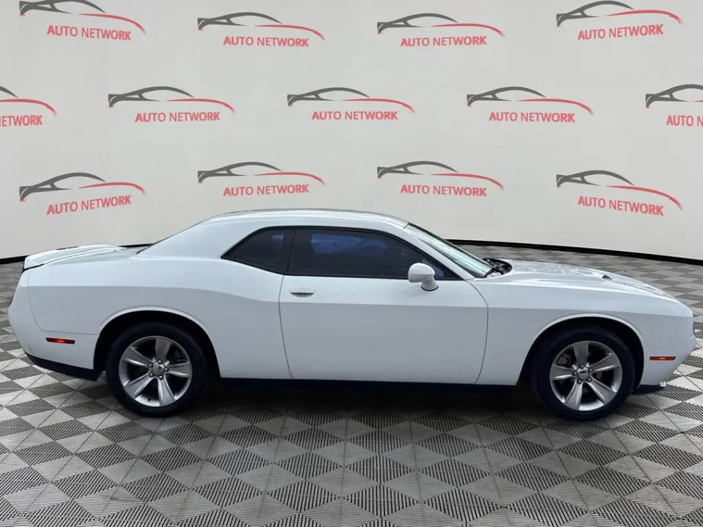 2018 Dodge Challenger SXT photo 4