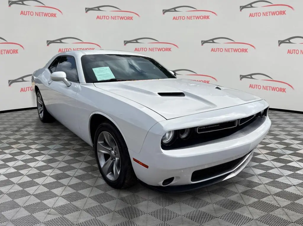 2018 Dodge Challenger SXT photo 3